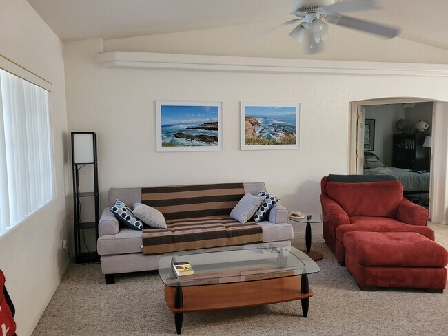 Foto del edificio - Winter Furnished Available 3 Month Lease