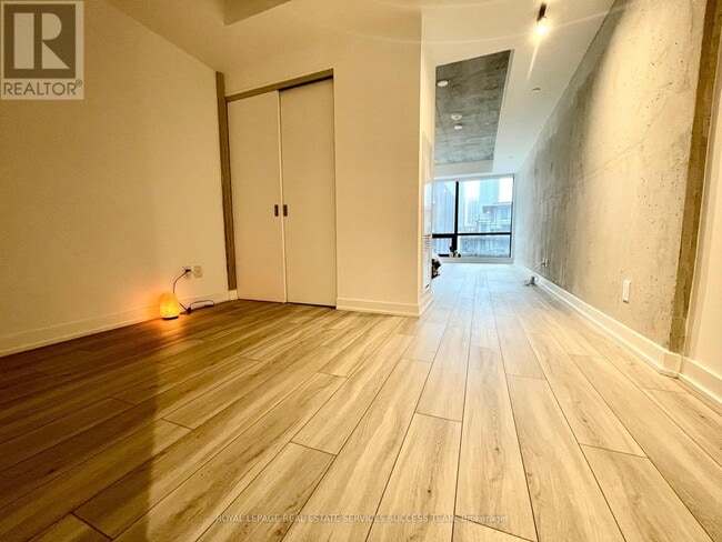 Photo du bâtiment - 458 Richmond St W