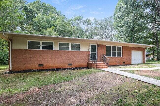 Building Photo - 5910 S Rocky River Rd