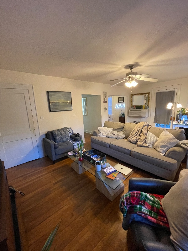 Photo - 206 Carr St House