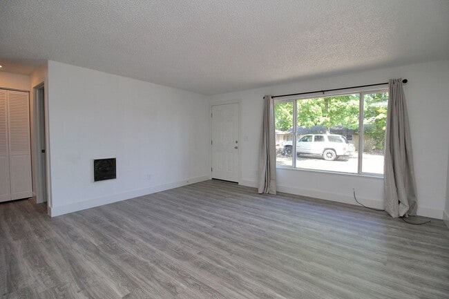 Foto del edificio - 1127-1127 NE 183rd Ave