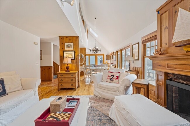 Building Photo - 117 Montauk Hwy