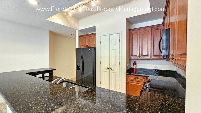 Foto del edificio - LOVELY SPACIOUS 3 BEDROOM/2.5 BATH LAKEWOO...