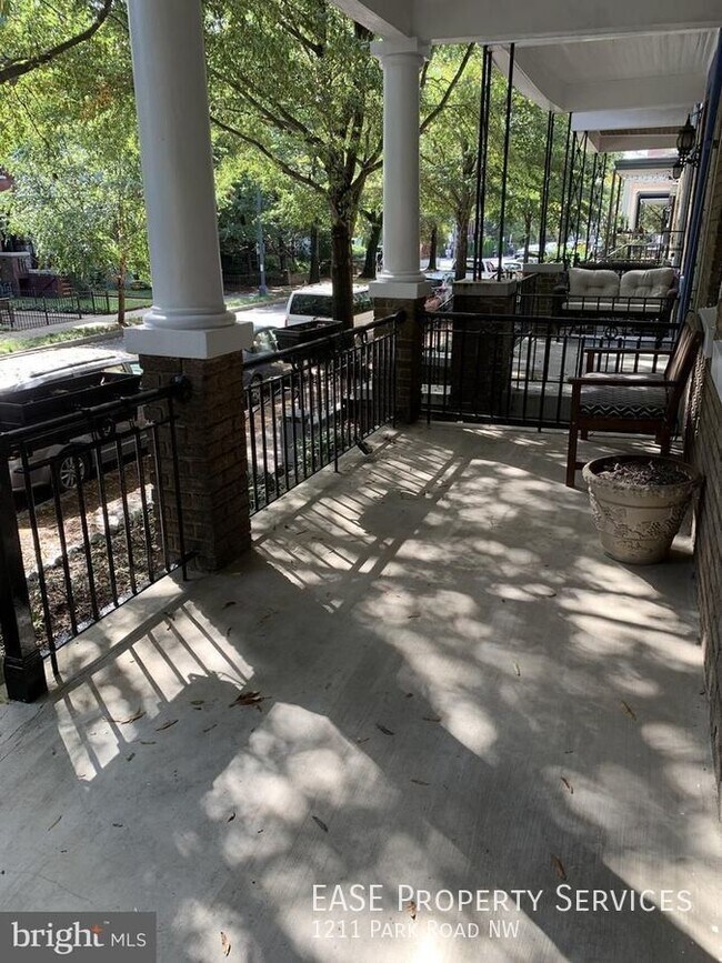 Foto del edificio - 1211 Park Rd NW