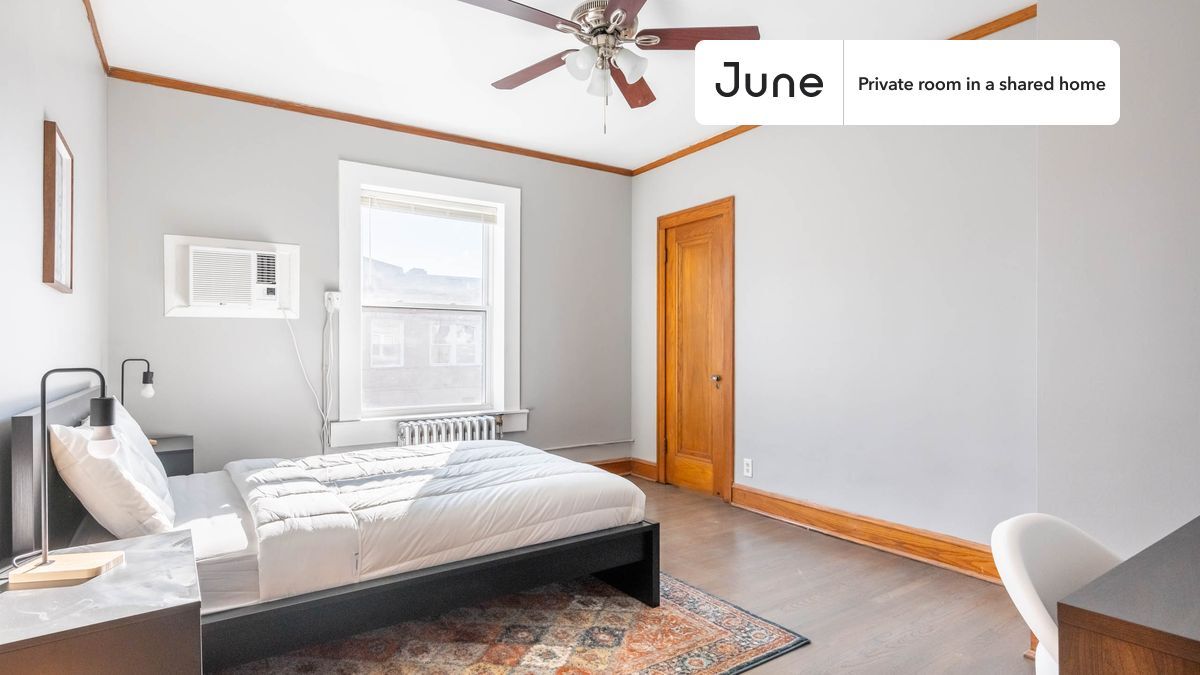 Foto principal - Private bedroom in 4 bed/2 bath Home