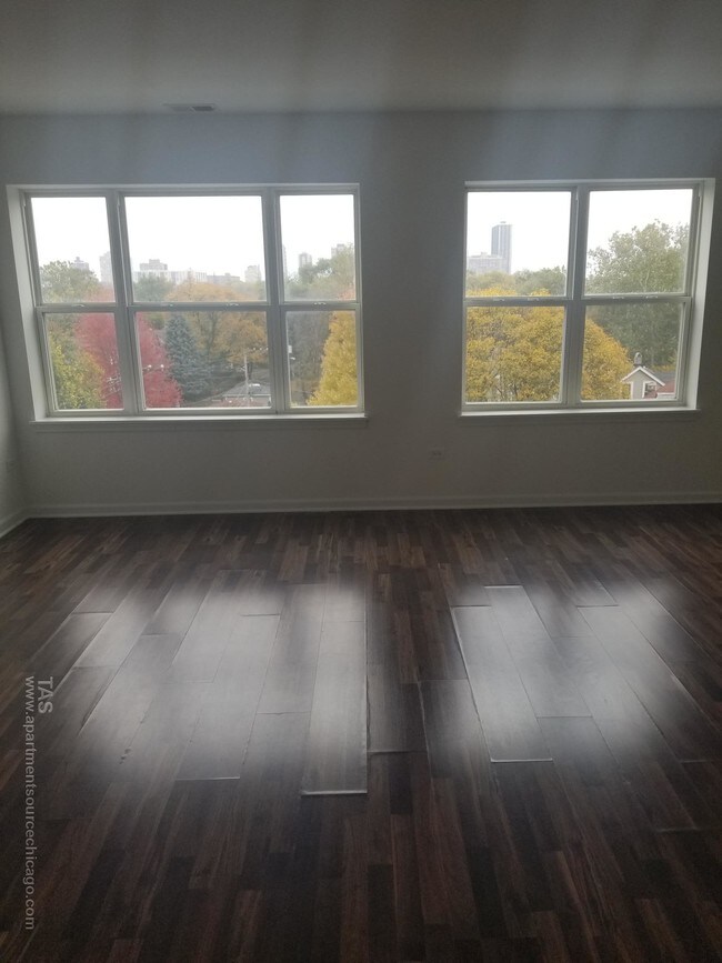 Foto del edificio - 1544 W Glenlake Ave