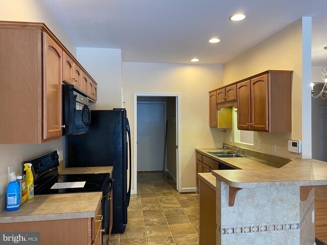 Building Photo - 215 Stonehedge Dr