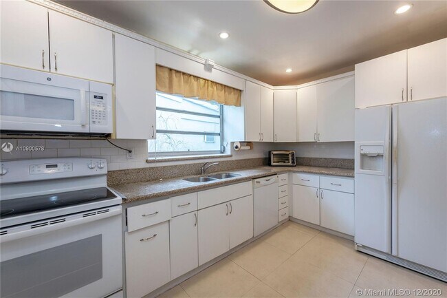 Foto del edificio - 9025 Garland Ave