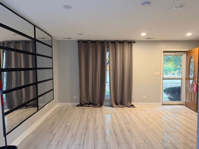 Foto del edificio - Large 3 Bedroom 1 Bath Townhome