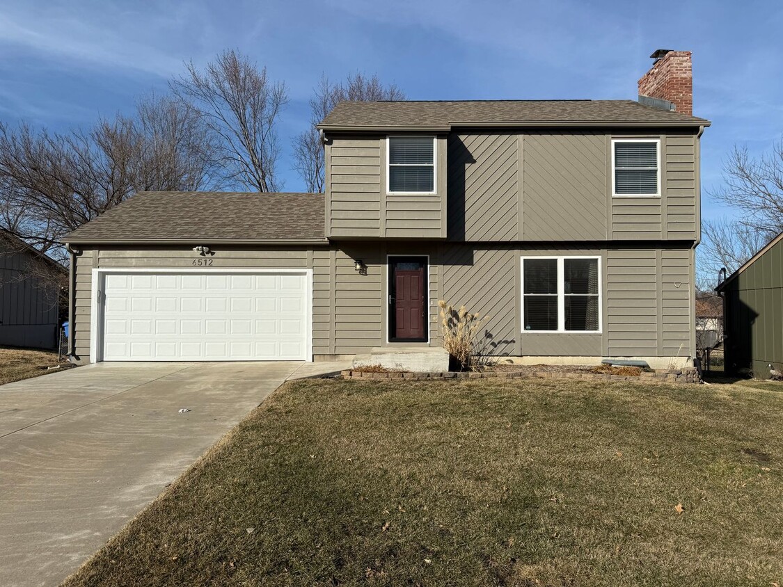 Foto principal - Update 3 bedroom, 2.5 bath in Washburn Rur...