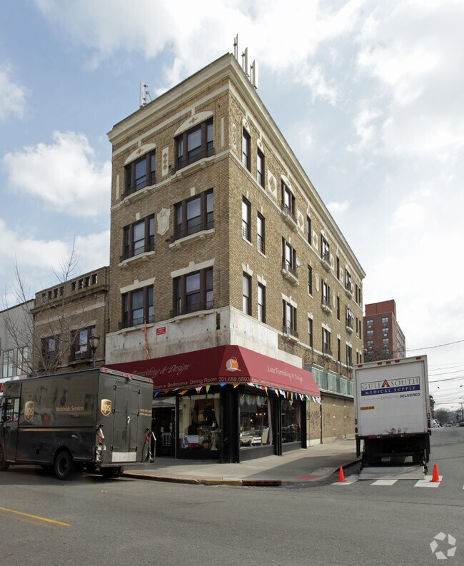 Primary Photo - 320 Central Ave