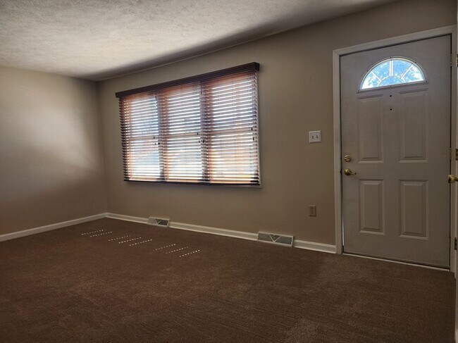Foto del edificio - 739 Stouffer Ave