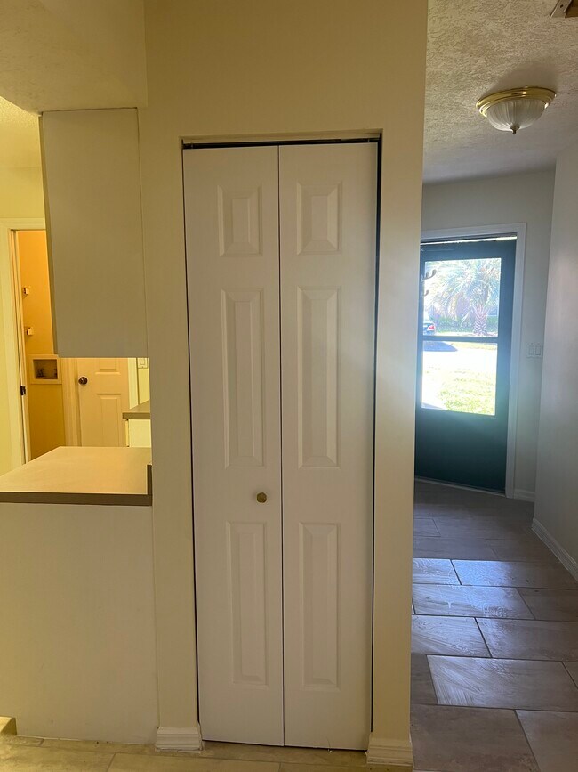Foyer - 7869 NE 20th Ct