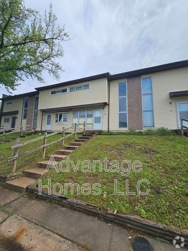 Building Photo - 829 N 70th Terrace