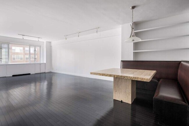 Foto del edificio - 166 E 63rd St