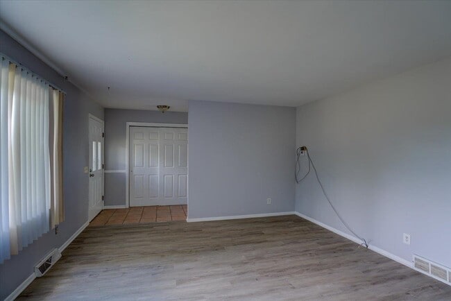 Building Photo - 3909 Patrick Henry Way