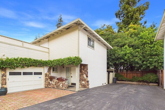 Foto del edificio - 1333 Regent St