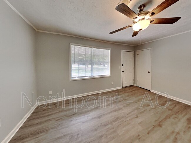 Foto del edificio - 239 Bellwood Ln