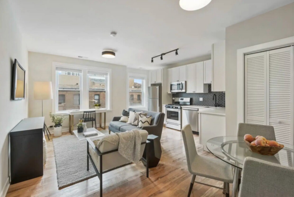 Foto principal - 659 W Wrightwood Ave