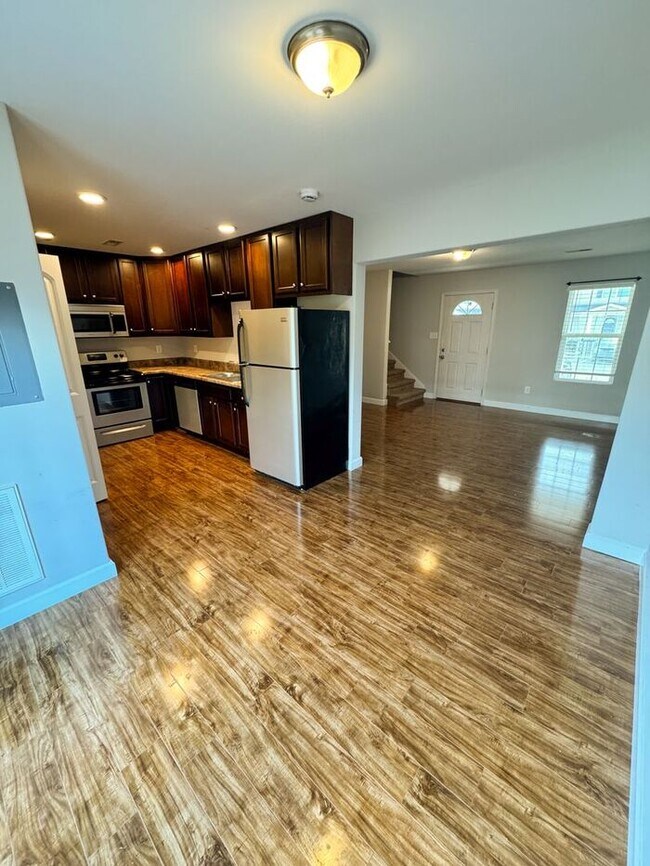 Foto del edificio - Modern 2-Bed, 2.5-Bath Townhome in Lenoir City