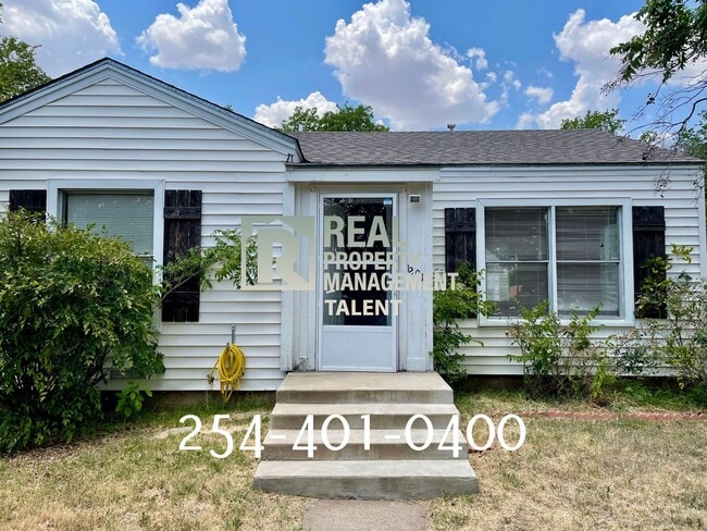 Building Photo - **Available in August** 3 Bedroom, 1 Bathr...