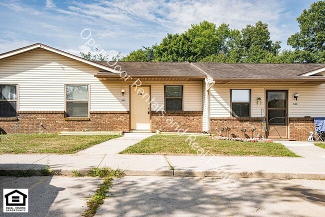 Building Photo - 303 Autumn Hills Dr