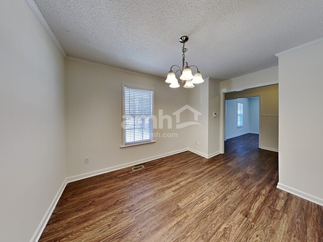 Building Photo - 241 Pinecroft Dr