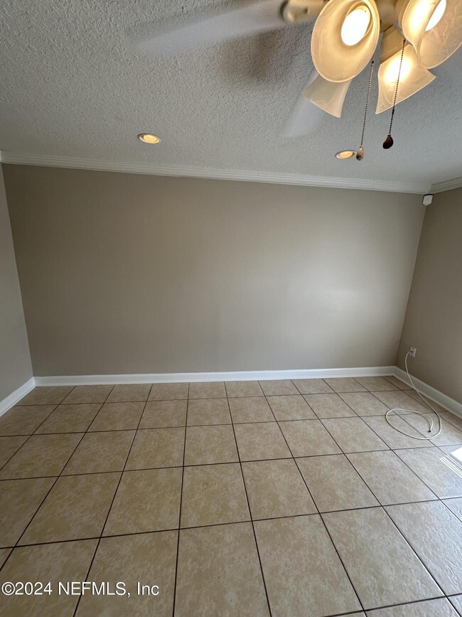 Building Photo - 10929 Weymouth Cir N