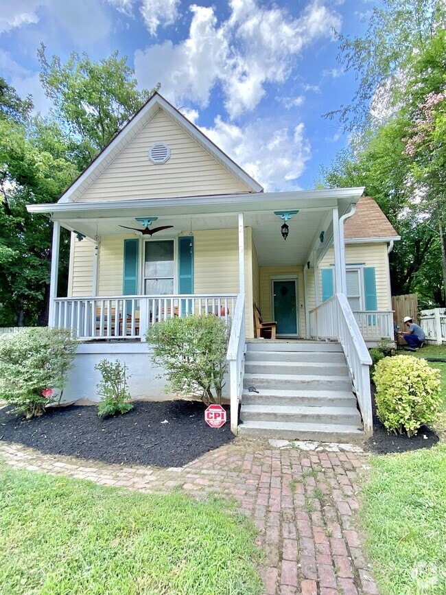 Building Photo - 219 E Oldham Ave