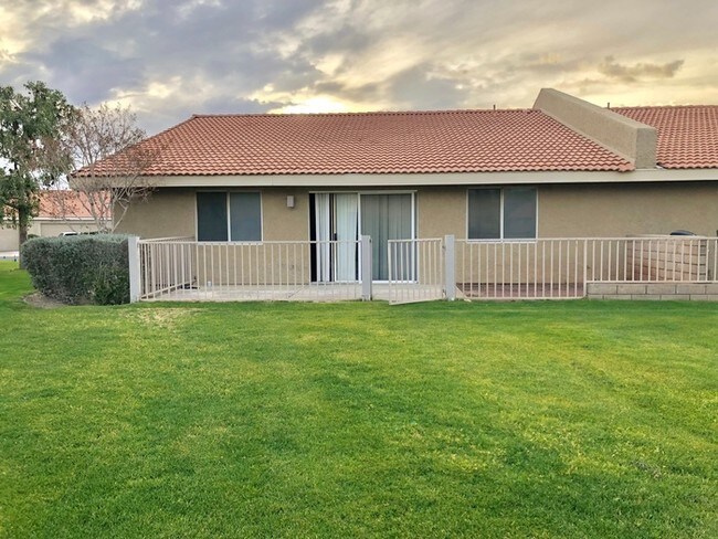 Foto del edificio - 3 Bedroom Pool View Condo