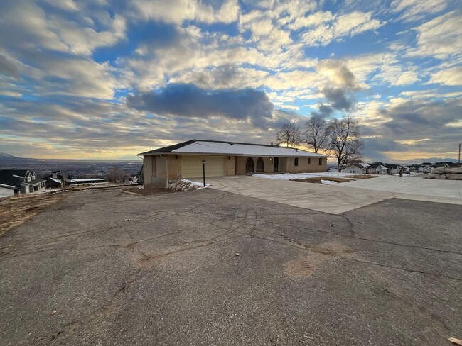 Foto del edificio - 4 bedroom 3 1/2 bath home 2 car garage