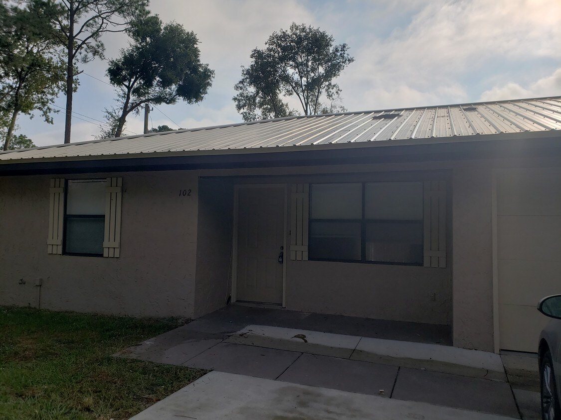 Foto principal - 425 NW Lake City Ave