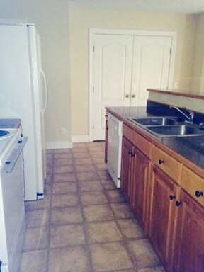 Building Photo - 414 Old Farm Dr