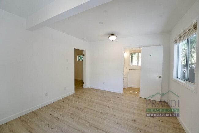 Building Photo - 137 Maestro Rd