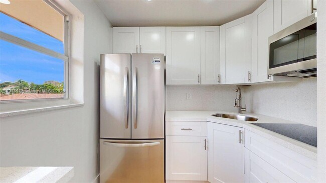 Building Photo - 1201 SW 42nd Ave