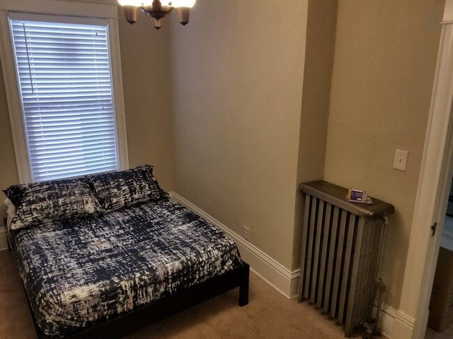 Building Photo - 2117 University Ave NE