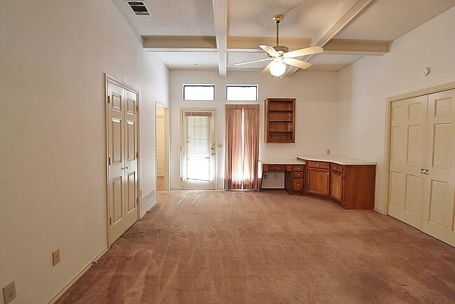 Building Photo - 1216 Bluffview Dr