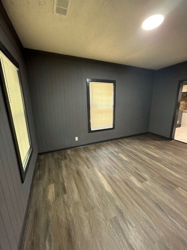 Building Photo - 3083 Radford Rd