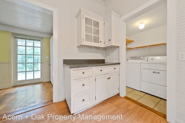 Building Photo - 4 br, 2 bath House - 511 N. Greensboro Street