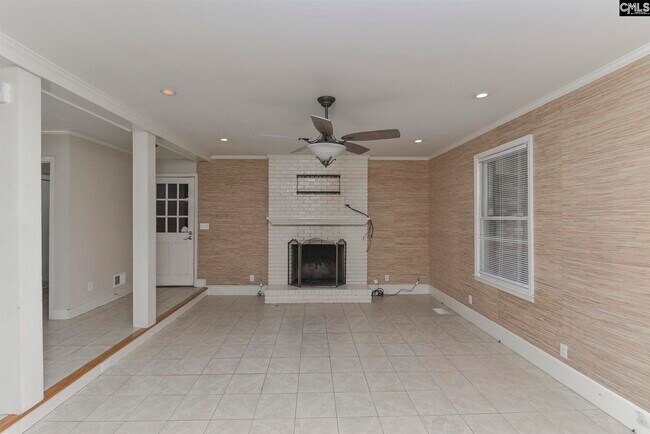 Building Photo - 105 Park Shore Dr E