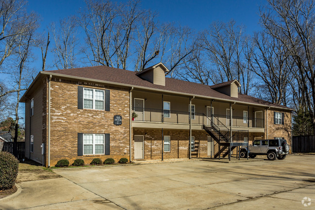 Edificio de apartamentos de una habitación - Grand Ole Oaks