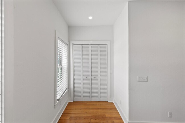 Building Photo - 1108 White St