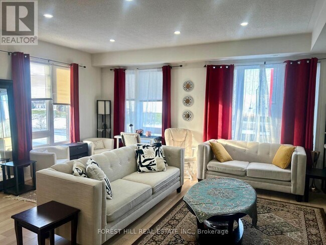 Photo du bâtiment - 142 Salterton Cir