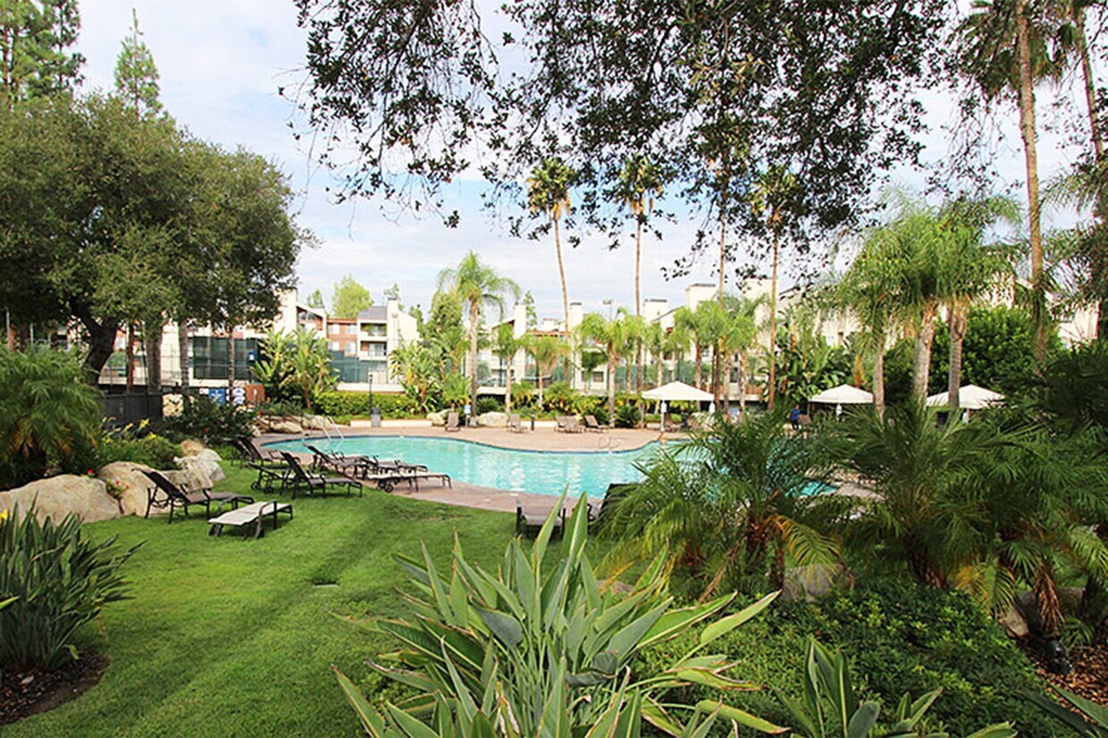 Photo - 5525 Canoga Ave (Los Angeles, CA)