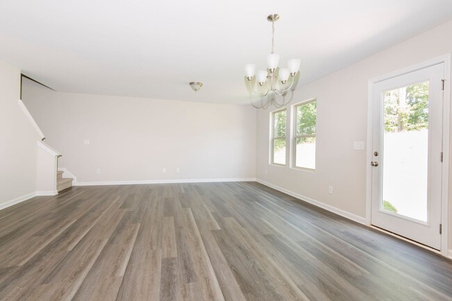 Foto del edificio - Spacious 4 Bedroom Home In Southeast Raleigh