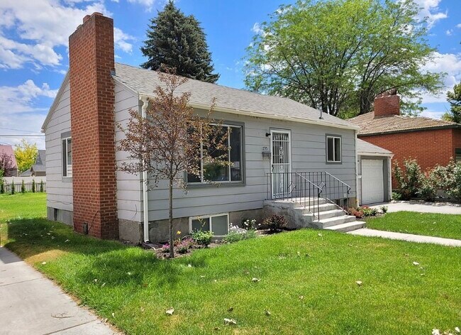 Building Photo - 1735 Burton Ave