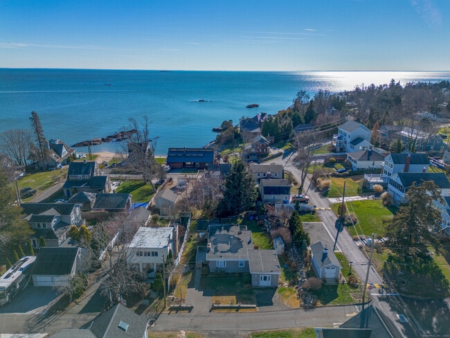 Foto del edificio - 18 Bay St