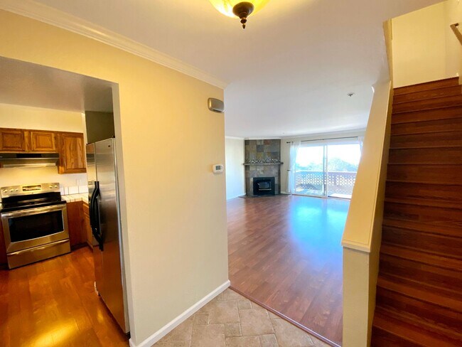 Building Photo - Ocean View Condo Ready For Move-in!