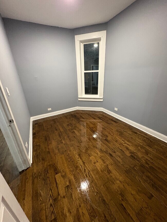 Foto del edificio - 4251 W Jackson Blvd