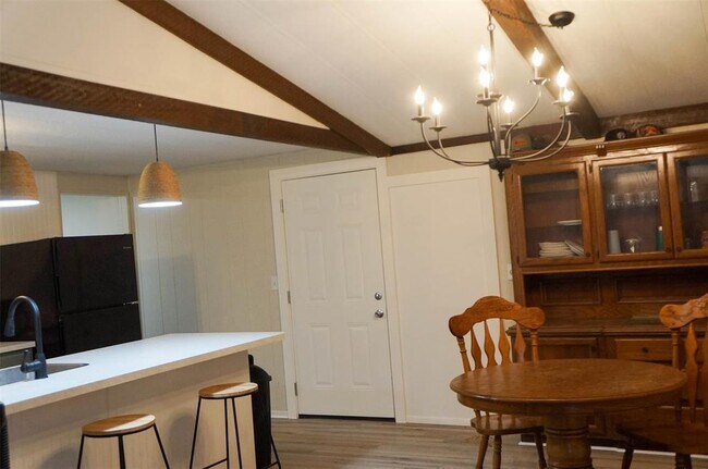 Building Photo - 650 Thousand Oaks